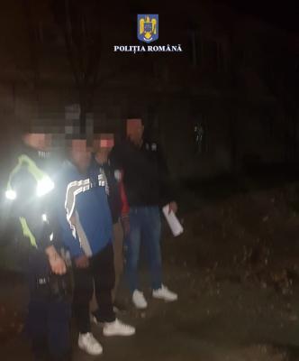 Arestați preventiv după ce au dat mai multe spargeri