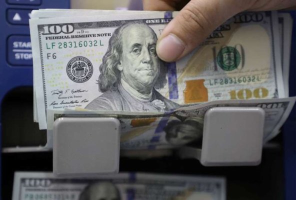 Economistul-şef al S&P Global: Dominaţia dolarului la nivel global se diminuează
