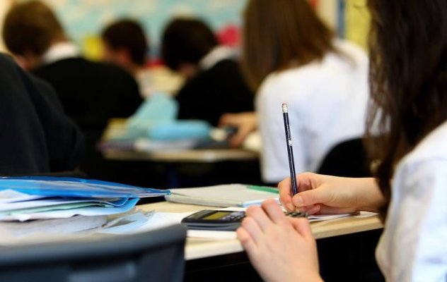 Câți elevi din județul Constanța, cu media sub 5, vor primi burse de merit