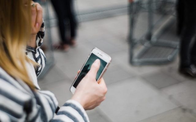 Legea Educației: Profesorii vor putea confisca telefoanele elevilor