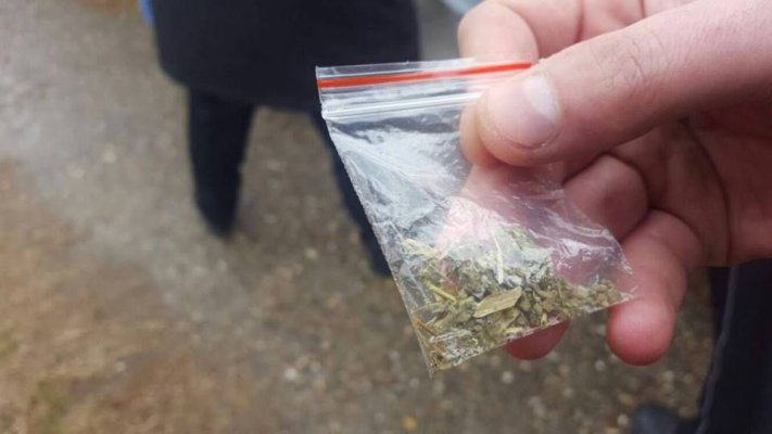 Bărbat de 27 de ani, depistat cu etnobotanice, pe strada Baba Novac