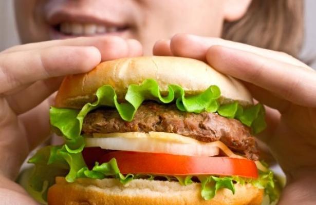 Iată ce se întâmplă cu corpul tău când mănânci fast food