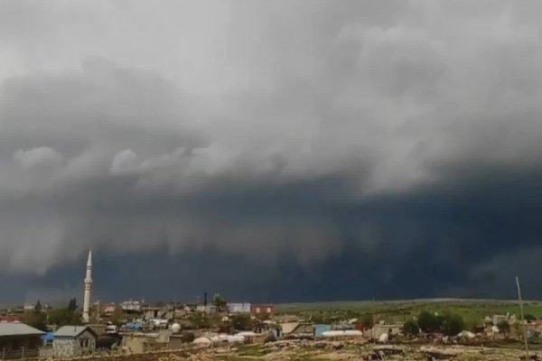 Tornadă devastatoare în Turcia. O persoană a murit, iar alte 44 au fost rănite