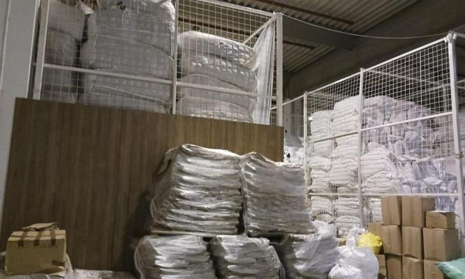 180 tone de deșeuri din haine second-hand, descoperite în urma unor percheziții. Video