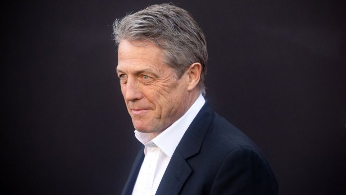 Actorul Hugh Grant susține că angajații tabloidului 'The Sun' i-au spart apartamentul