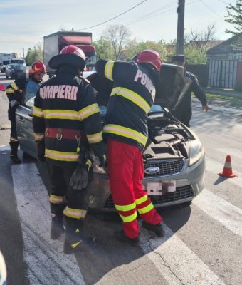 Coliziune între două autoturisme și o autoutilitară la Movilița, în Ialomița