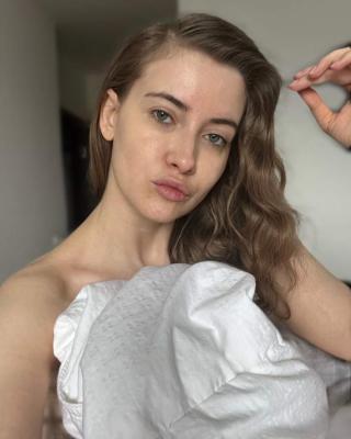 Cum arată Iulia Albu fără strop de machiaj