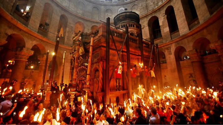 Sfânta Lumină va fi adusă de la Ierusalim sâmbătă seară