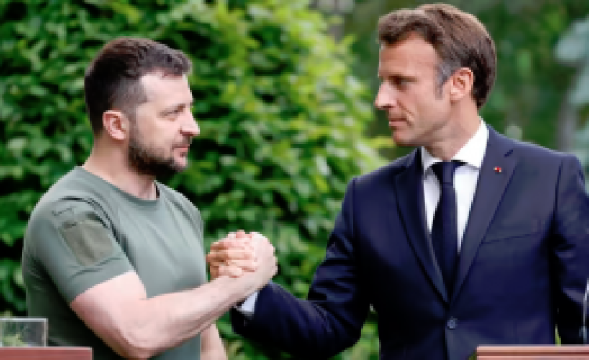 Emmanuel Macron a vorbit cu Volodimir Zelenski înaintea vizitei în China