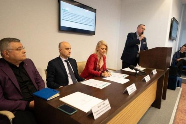 Consultări cu mediul de afaceri privind acordarea de vouchere de vacanţă în privat 