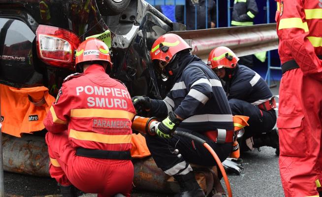 Accident în sensul giratoriu de la Cora; pompierii, anunțați prin apel eCall