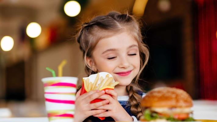 Cum să reduceți colesterolul din regimul alimentar al copiilor