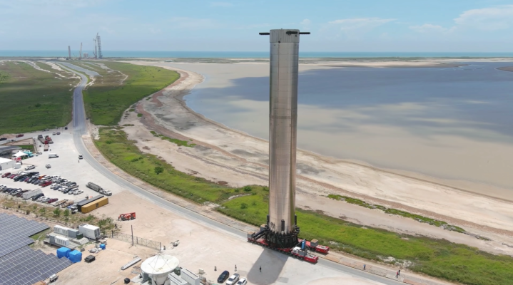 SpaceX pregăteşte lansarea celei mai mari rachete din lume