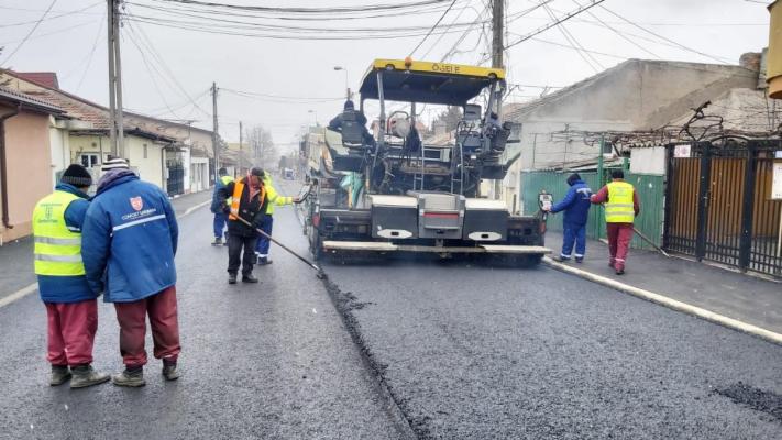 S-au încheiat lucrările de reabilitare a trotuarelor și a carosabilului pe strada Andrei Mureșanu