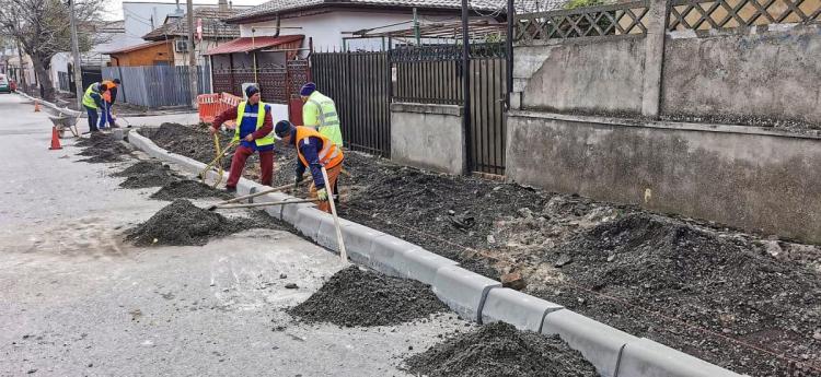 Continuă lucrările de modernizare a infrastructurii pietonale din oraș
