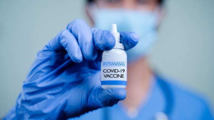 Nemții revoluționează lupta anti-COVID: Rezultate bune ale vaccinului pe care îl 'tragi' pe nas