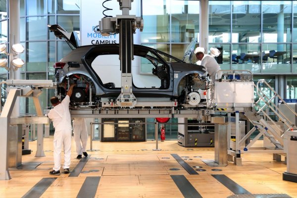  Volkswagen obţine subvenţii de până la 8,8 miliarde de euro pentru construirea fabricii de baterii electrice în Canada