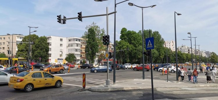 Atenție, șoferi! Continuă lucrările de asfaltare a intersecției de la City Park Mall