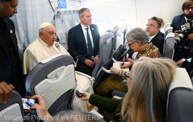 Papa Francisc dezvăluie că a avut o pneumonie, însă doreşte să călătorească în continuare