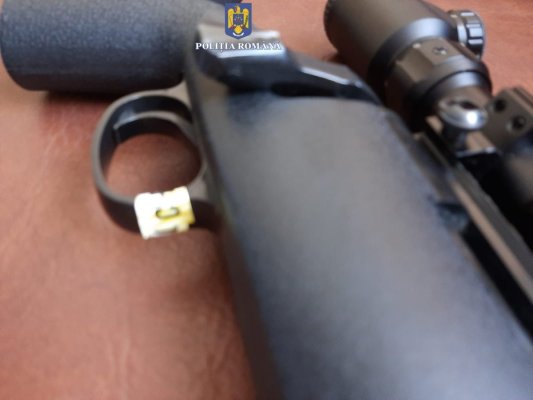 Tatăl copilului care a venit cu arma de tip airsoft la şcoală a fost amendat! Video 