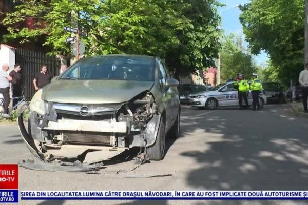 O șoferiță nu a oprit la STOP și a provocat un accident înfiorător
