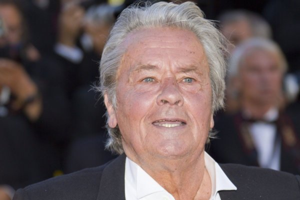 Alain Delon, decorat de Ucraina pentru sprijinul său în conflictul cu Rusia