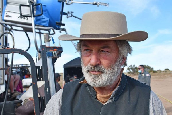 Alec Baldwin a anunţat săptămâna aceasta încheierea filmărilor la westernul 'Rust'