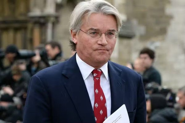  Londra se declară consternată de legea împotriva homosexualităţii adoptată în Uganda