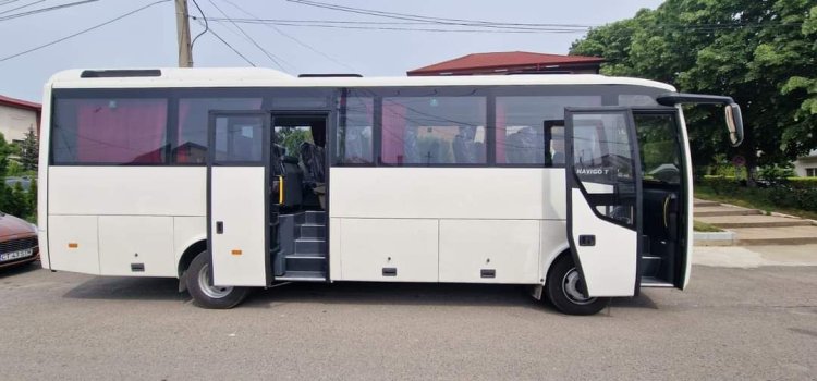 Primăria Ovidiu a achiziționat un autocar nou care va deservi unitățile de învățământ din oraș