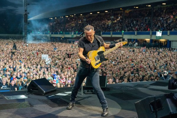 Bruce Springsteen, criticat pentru că nu a anulat un concert în Ferrara, după inundaţiile din Italia