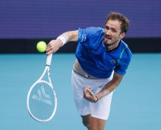 Descalificat în semifinale la Beijing, Daniil Medvedev îşi cere scuze Descalificat în semifinale la Beijing, Daniil Medvedev îşi cere scuze