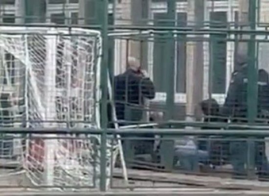 Momentul în care copilul ucigaș din Belgrad este prins de polițiști. Video