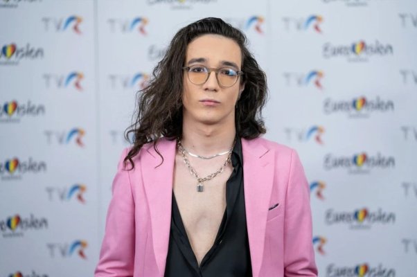 Theodor Andrei, reprezentantul „Eurovision 2023”, a șocat cu apariția sa la Ceremonia „Turquoise Carpet”
