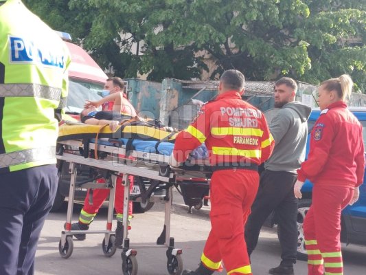Coliziune între două autoturisme, pe strada Dunării