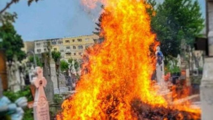 Incendiu într-un cimitir din Giurgiu din cauza unei candele lăsate nesupravegheată
