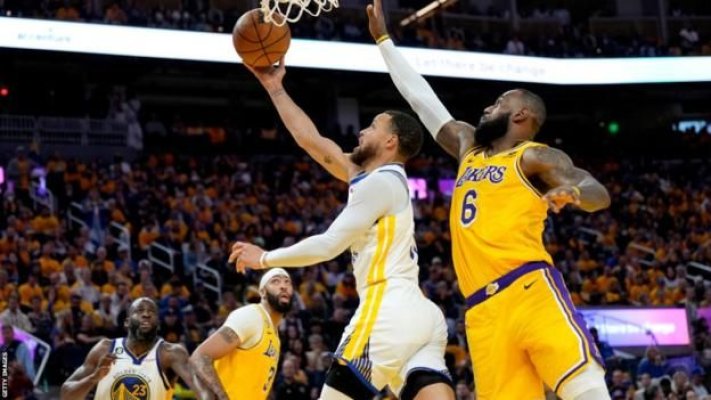 Baschet: NBA - Golden State Warriors a redus din handicap în semifinala Conferinţei de Vest cu LA Lakers