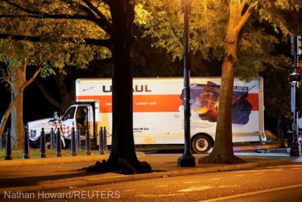 SUA: Un camion a lovit bariere de securitate în vecinătatea Casei Albe; şoferul a fost arestat