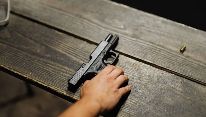 Poliţia bosniacă a arestat un adolescent care ameninţa că va copia atacul armat din şcoala din Serbia