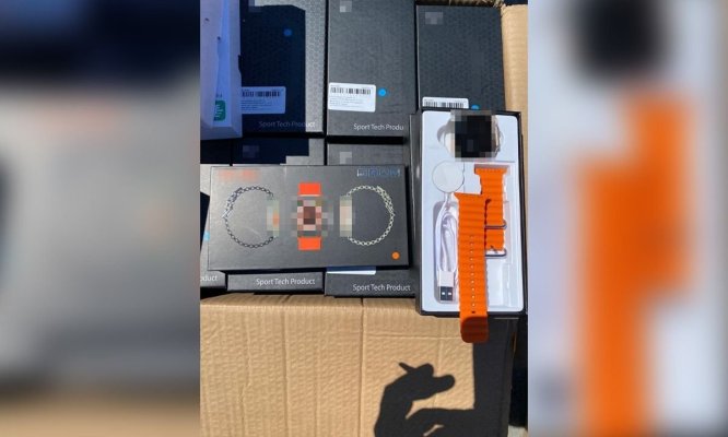 350 ceasuri inteligente contrafăcute, în valoare de 1.280.000 lei, depistate în Portul Constanța