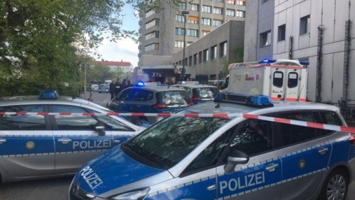 Atac într-o școală din Berlin. Două eleve, rănite grav