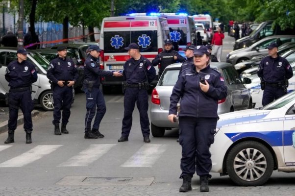 O adolescentă rănită în atacul armat dintr-o şcoală din Belgrad a murit. Bilanţul se ridică la zece morţi