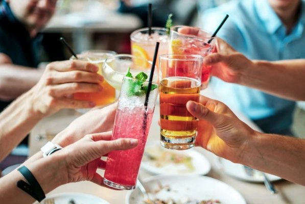 Top 3 vedete din România care au recunoscut că au probleme cu băutura