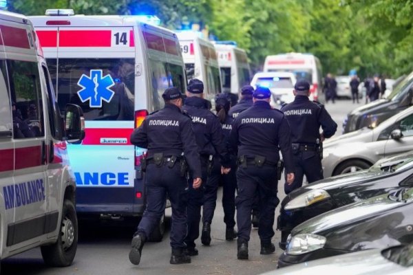 Părinții elevului care a comis masacrul de la Belgrad au fost arestați