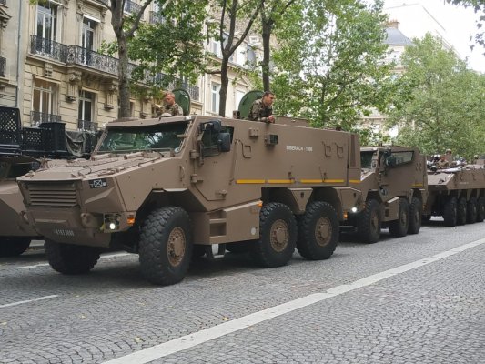 Franţa intenţionează să comande 130 de blindate pentru a le înlocui pe cele trimise Ucrainei