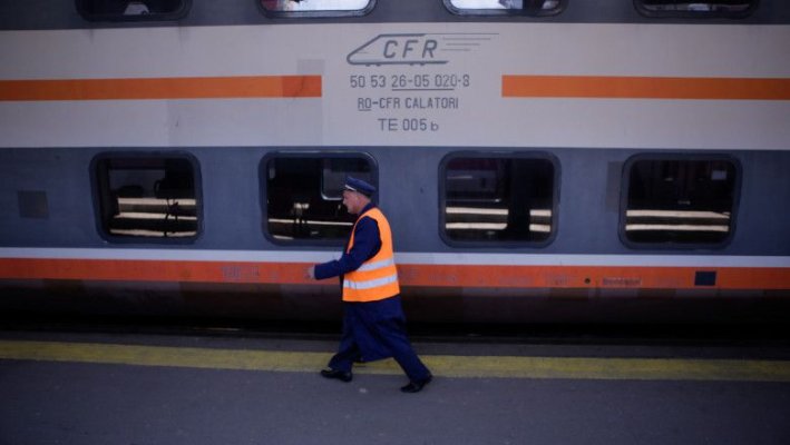 Angajații CFR ies și ei în stradă și amenință că intră în grevă generală