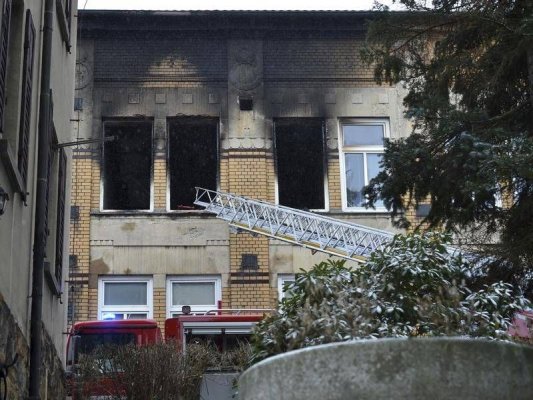 Opt persoane au murit arse de vii, după ce un incendiu violent a izbucnit într-o clădire abandonată