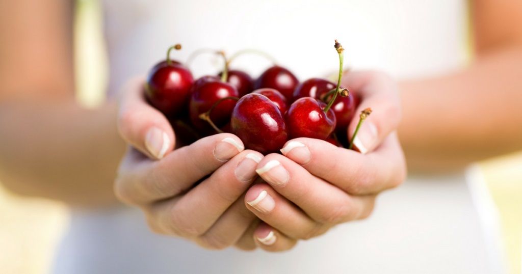 Nutritionist: „Ciresele ingrasa teribil!” Topul fructelor care aduc kilograme in plus