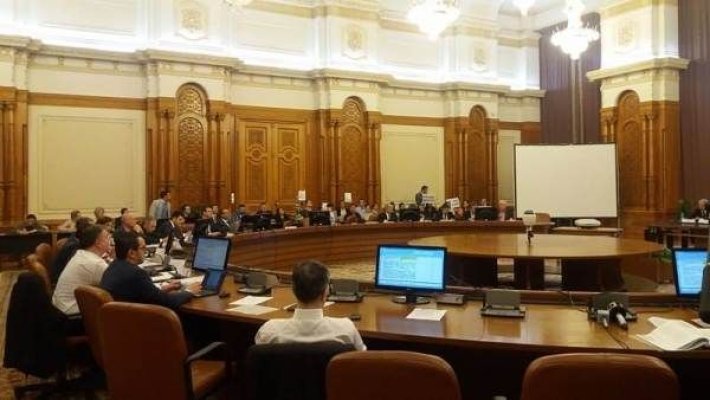 Camera Deputaţilor a decis sancţionarea mai multor deputaţi AUR