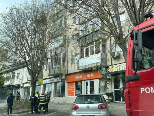 Atenție! Cade tencuiala unui bloc de pe strada Unirii! Video