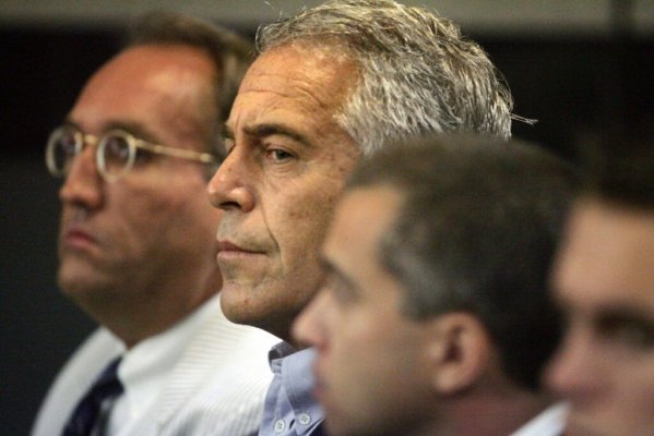 Directorul CIA, consilierul lui Obama și Noam Chomsky, pe lista lui Jeffrey Epstein, ce servicii le furniza proxenetul 